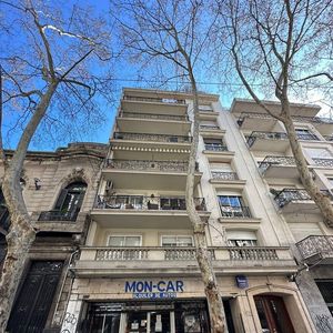 Venta Apartamento De Estilo. 4 Dormitorios. Garage. Centro