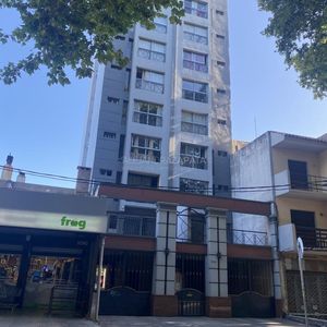 Venta Garage Fijo En Edificio Avda Rivera Y Mac Eachen Pocitos