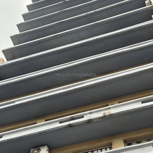 Venta Monoambiente Con Renta Grande Sobre 18 De Julio Impecable!!!