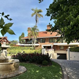 Venta Apartamento 2 Dormitorios, Parrillero, Estufa A Leña Carrasco Impecable