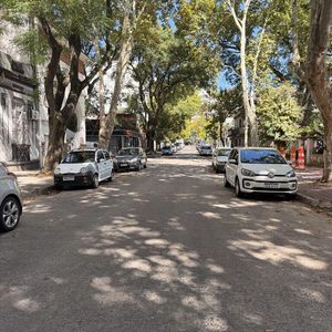Venta Apartamento 2 Dormitorios, 2 Patios, 1 Baño Punta Carretas, Con Garage, Reciclado A Nuevo.