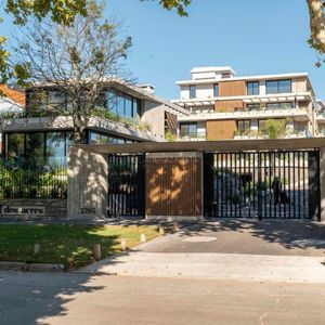 Venta Apartamento A Estrenar Dos Acres. Jardín, Parrillero. 2 Cocheras