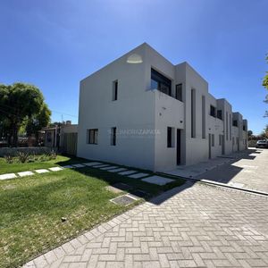 Venta Casa Ph A Estrenar!!!  Duplex 2 Dormitorios, 2 Baños, Cochera, Patio. Carrasco Norte