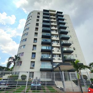 Amplio Depto Sobre El Canal Cotoca