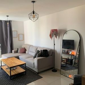 Alquiler Apartamento 1 Dormitorio En Piso Alto Al Frente, Cordón Sur.