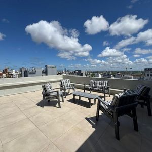 Venta Apartamento Pent House De 3 Dormitorios, Gran Terraza Con Parrillero Y Garaje En Tres Cruces