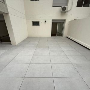 Alquiler De Apartamento De 1 Dormitorio Con Patio De 55 M2, A Estrenar En Cordón Sur.