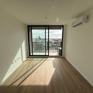 Alquiler Apartamento 1 Domitorio En Centro, Piso Alto Y Vista Despejada.