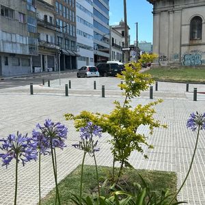 Venta Oficina Ciudad Vieja Vista Al Mar Edificio Pocos Años Cochera