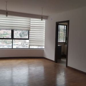  Departamento En Anticretico, Vacío Cerca A La Rotonda Del Vergel En Irpavi