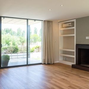 Casa De 3 Dormitorios En Altos De La Tahona