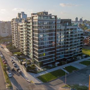 Apartamento De 2 Dormitorios Con Terraza En Malvín