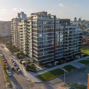 Apartamento De 2 Dormitorios Con Terraza En Malvín