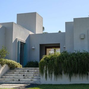 Casa De Revista En Venta De 4 Dormitorios En La Tahona Con Piscina