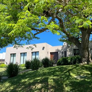 Casa En Esquina De Categoría Con 4 Dormitorios En Venta