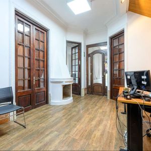 Casa Con Destino Oficina En Alquiler En Muy Buena Zona De Buceo Con Cocheras