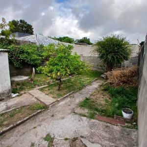 Venta De Casa 2 Dormitorios Y Gran Fondo En Maroñas