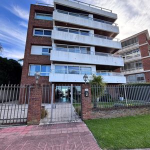 Hermosa Propiedad De Estilo En Puerto Del Buceo 3 Dorm Y Servicio 2 Gges