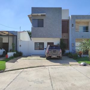Casa En Venta De 2 Plantas