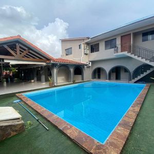 En Venta Amplia Casa