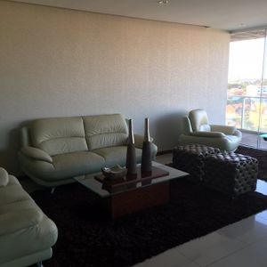 Departamento De Lujo Completamente Amoblado En La Mejor Zona De Santa Cruz