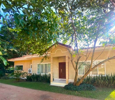 Casa En Venta    Ubicada Dentro Del Exclusivo Condominio