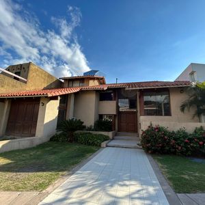 Casa En Alquiler - Barrio Norte 