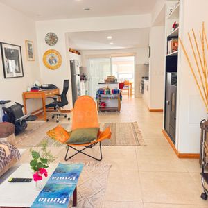 En Venta! Espectacular Casa Reciclada A Nueva, Con Dos Apartamentos Independientes Al Fondo. Ideal Para Renta!