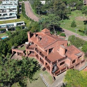 Rinconada   Lindo Jardín Con Acceso A Dos Calles!