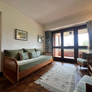 Apartamento En Venta En Playa Mansa Con Parrillero Propio Y Cochera