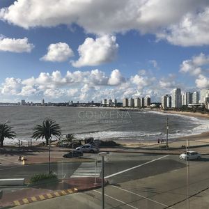 Edificio Con Vista A La Mansa Con Churrasquero