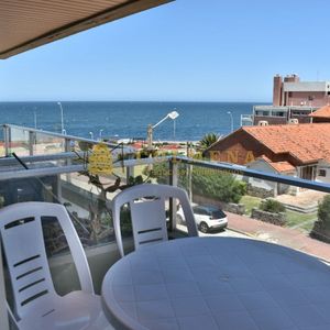 Linda Terraza Con Vista Al Mar