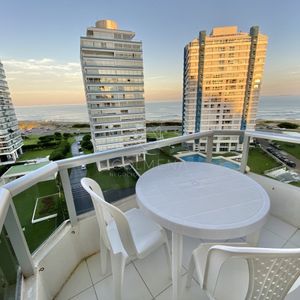 Venta De Apartamento De 1 Dormitorio En Brava En Edificio Torre Marina Punta Del Este