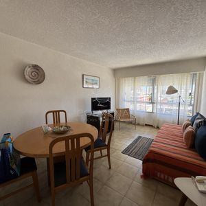 Apto De 1 Dormitorio Muy Bien Ubicado En Peninsula Con Servicio De Playa.