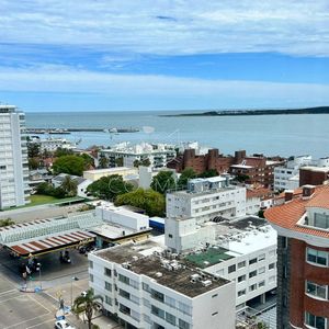 Apartamento En Torre Gattas Con Muy Buena Vista A La Brava Y Puerto.