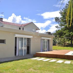 Punta Del Este, Piscina Climatizada,  2 Dormitorios Y 2 Baños.