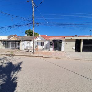 Casa En Venta Con Local Comercial