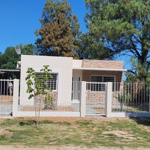 Dueños Alquilan Casa A Estrenar En Balneario La Tuna