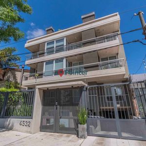 Venta Apartamento De 2 Dormitorios Con Cochera Y Terraza Con Parrillero Propio En Malvin