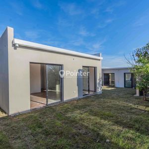 Venta Casa/ph A Estrenar De Dos Dormitorios Y Jardín  - Lagomar 