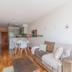 Apartamento En Pocitos De 2 Dormitorios, 2 Baños, Balcón Y Garaje Doble