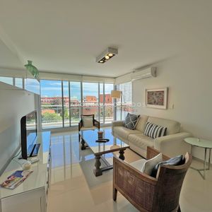 Apartamento En Venta De 2 Dormitorios En Torre Sunrise, Punta Del Este.