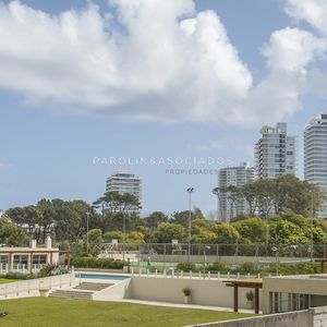 Apartamento En Venta En Primera Fila De Playa Brava, Trump Tower.