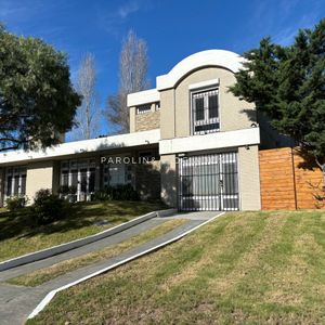 Casa En Venta De 4 Dormitorios En Golf, Punta Del Este