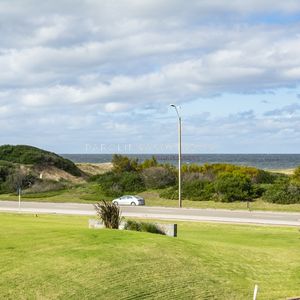 Venta De Apartamento Con 3 Dormitorios En Brava, Punta Del Este.