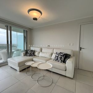 Piso Alto 2 Dormitorios Con 1 Baño En Ocean Drive, Punta Del Este