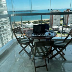 Apartamento De 2 Dormitorios En Venta En Miami Boulevard, Punta Del Este.