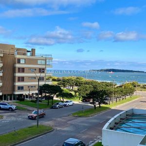 Apartamento En Venta De 2 Dormitorios Y Dependencia En Torre Aquarela, Punta Del Este.
