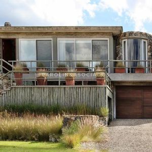 Casa En Venta De 5 Dormitorios En Club Del Mar, Jose Ignacio