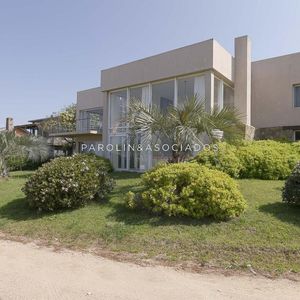 Casa En Venta De 4 Dormitorios En Club Del Mar, José Ignacio